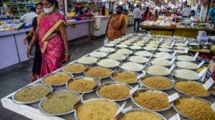 deflation India, retail inflation India, food price fall India, impact of deflation on farmers, urban demand slowdown, RBI interest rate cut, economic slowdown India, inflation vs deflation, core inflation India,