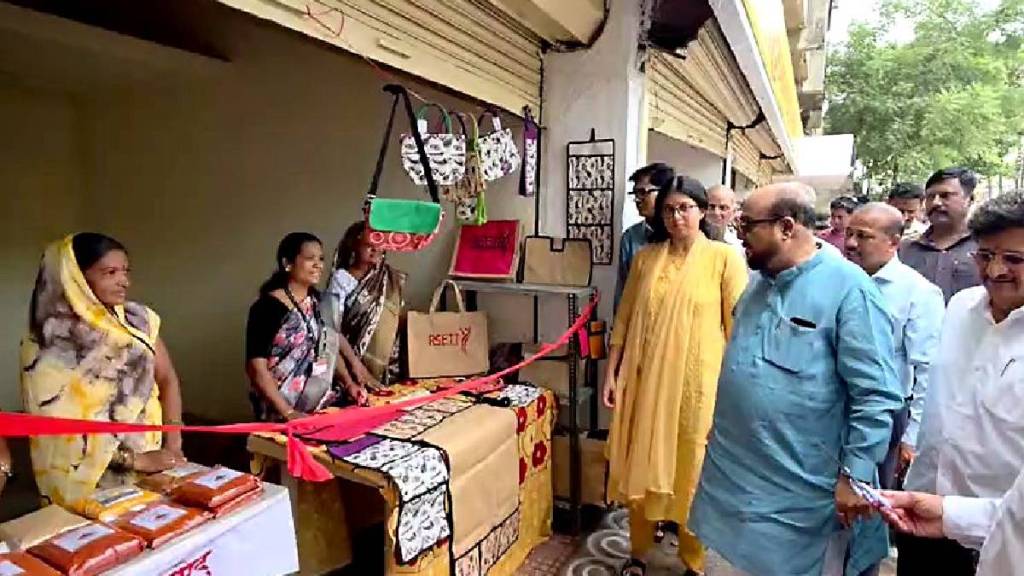 bahinabai mart inaugurated in Jalgaon by gulabrao Patil for womens self help groups