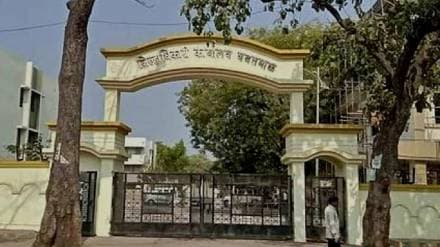 yavatmal anti Corruption department caught four revenue department employees and laborer red handed while accepting bribe