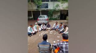 ncp Sharad Pawar faction protested against agriculture minister Kokate in malegaon with symbolic card game