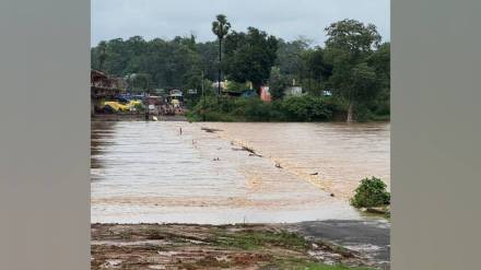 heavy rains Perlkota river bridge floods 100 plus bhamragad villages lost contact from district headquarters