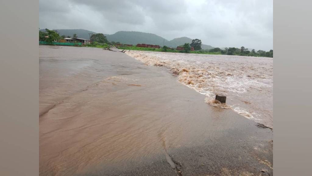 heavy rain hits Vasai Virar and Palghar tansa river Pandharatara bridge submerged for fourth time