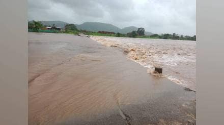 Heavy rain swells Satara dams Krishna Venna rivers in full spate Mahaganpati temple sees river entry