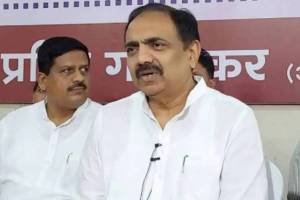 Maharashtra financial crisis, Maharashtra government debt, contractor payment delay Maharashtra, farmer suicides Maharashtra,