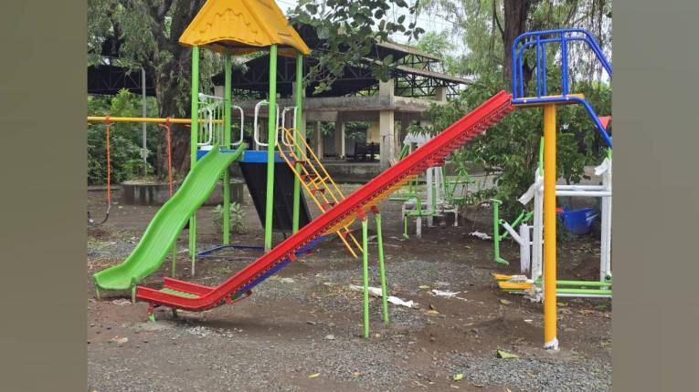 स्मशानभूमीत बालोद्यान प्रकरण, पालिकेकडून अभियंत्यांना कारणे दाखवा नोटीस, चौकशीचे आदेश