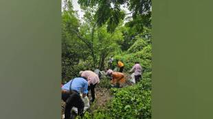 ngo Van Shakti and volunteers cleared 1200 kg of non biodegradable waste from Nerul mangroves