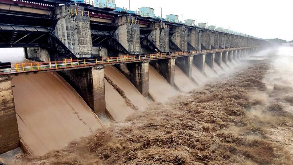 18 out of 46 gates of hatnoor dam on tapi river opened