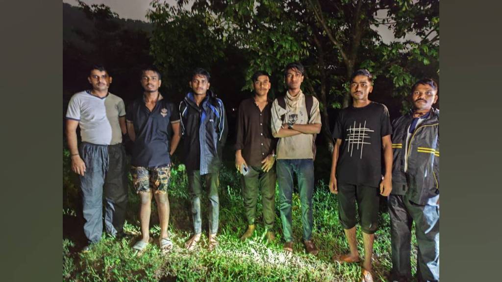 thane five boys stuck on gavdevi mountain for nine hours