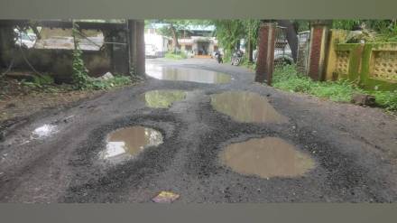 Vasai sub divisional office large potholes