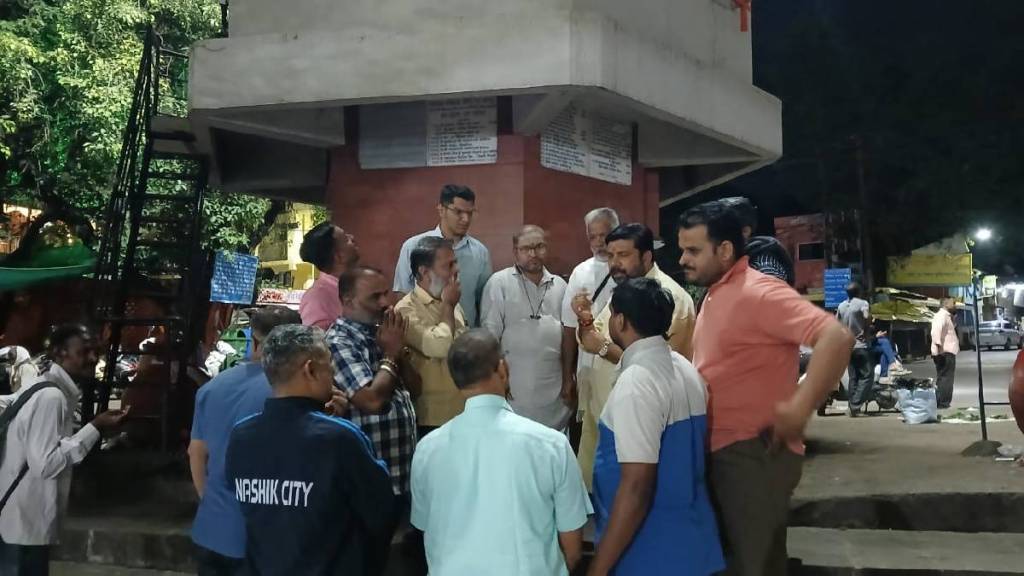 nashik Simhastha Kumbh mela purohit group clashed Satish Shukla and Chandrashekhar Panchakshari argument