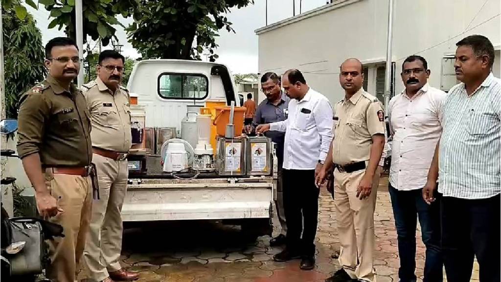 Jalgaon Youth arrested in bhawarkhede for selling chemical milk