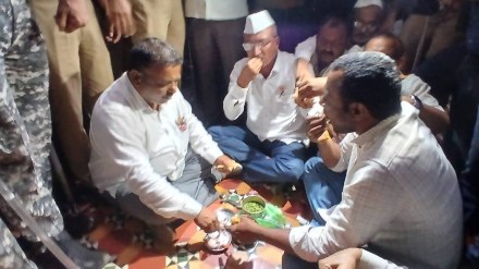 onion farmers enter Collector Office by ganimika style demanding action on falling prices