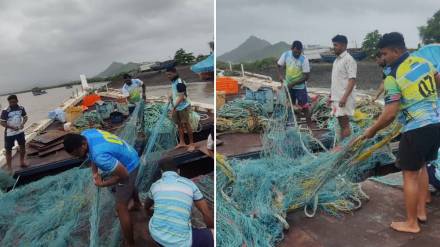 fishing season Vasai, Vasai fishermen boats, fishing preparation Vasai, Vasai fishing licenses, coastal fishing Maharashtra,