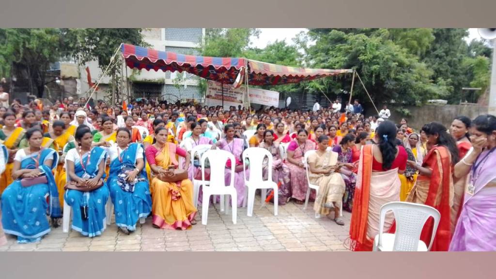Over 400 Womens economic development Corporation women protest at azad maidan