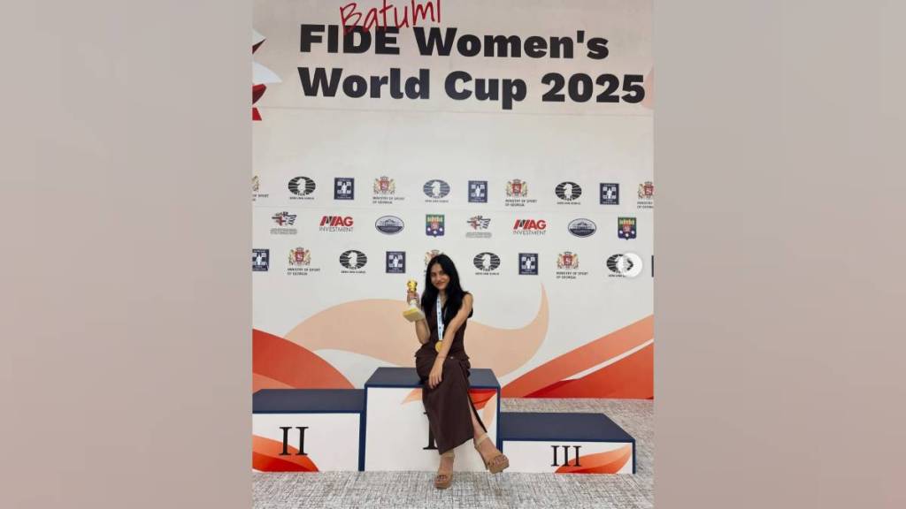 divya deshmukh won Chess World Cup cm devendra fadnavis honoring her in nagpur