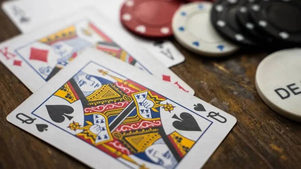 Palghar police raid gambling den on morekuran Road 6 arrested