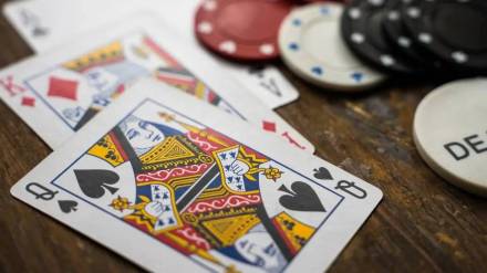 Palghar police raid gambling den on morekuran Road 6 arrested