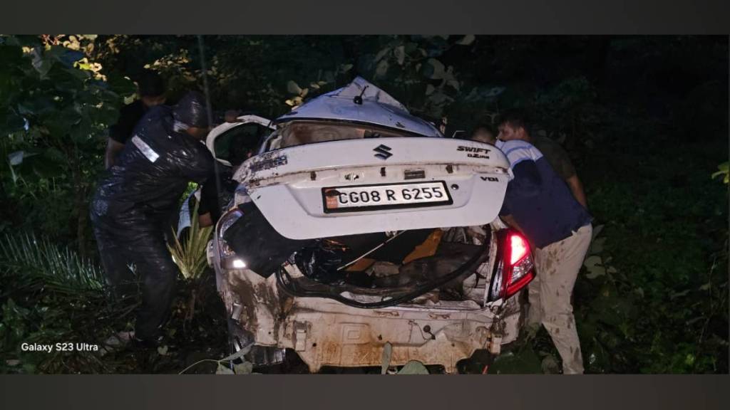 gondia Speeding car from Chichgad hit tree in Deori two died one seriously injured