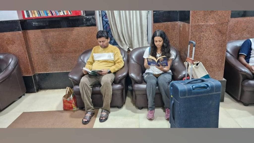 nagpur railway station opens rail library