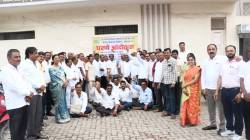 माध्यमिक शिक्षक सोसायटीसमोर विरोधकांचे आंदोलन