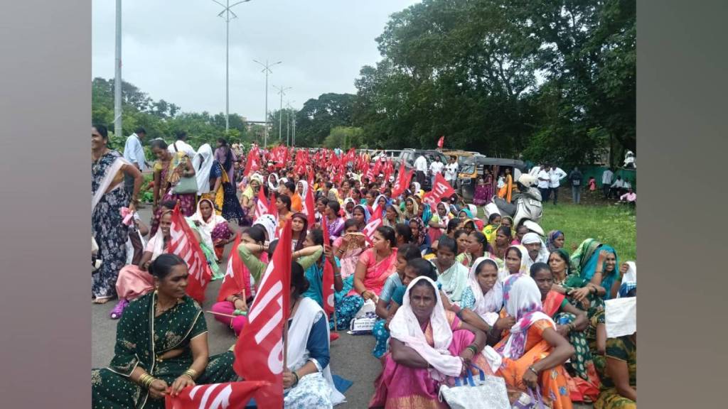 palghar protests erupted at the Collectors Office