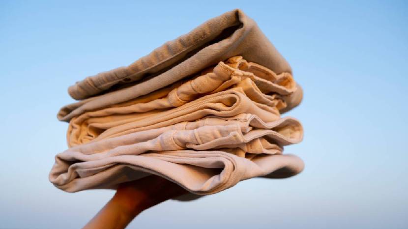 How to remove monsoon smell from clothes