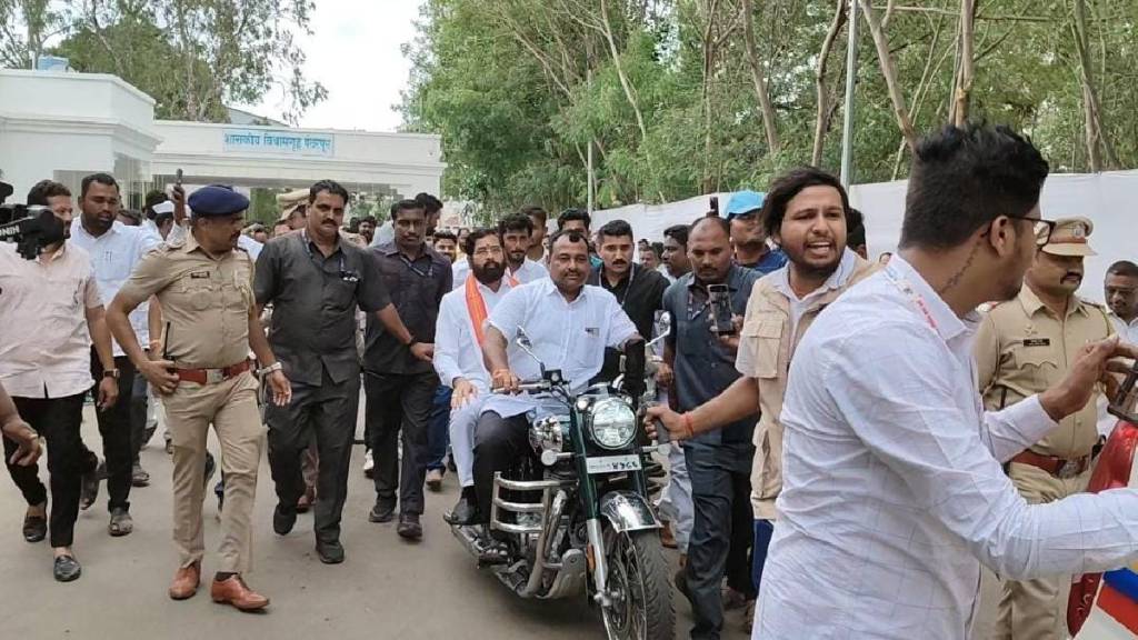 eknath shinde Inspected pandharpur wari on bullet