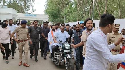 eknath shinde Inspected pandharpur wari on bullet