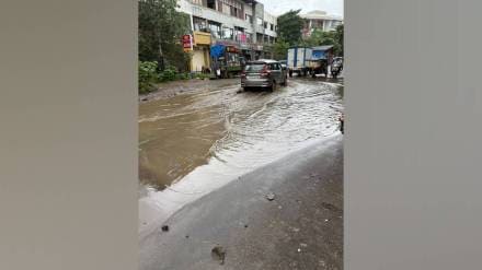 Rainwater accumulates near k v Pendharkar College due to lack of proper drainage in MIDC area