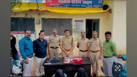 police have busted gang of two people who worked as laborers in day and committed crimes at night