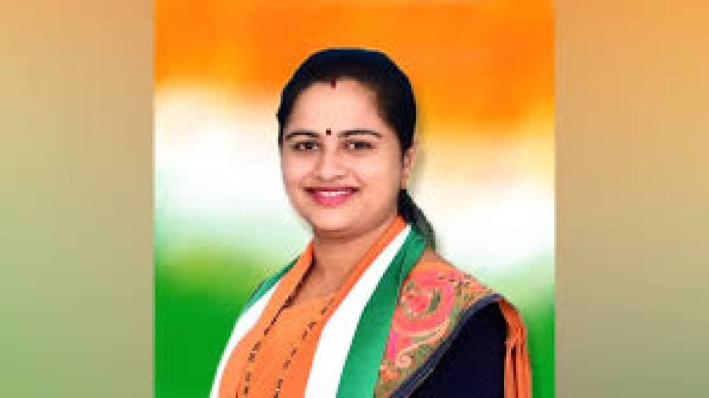 MP Pratibha dhanorkar opposed poor Chandrapur nagpur highway condition