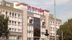 कोंढव्यातील आई माता मंदिर परिसरातून अवजड वाहनांना मज्जाव; महापालिकेकडून उंच अडथळे बसविण्यास सुरुवात