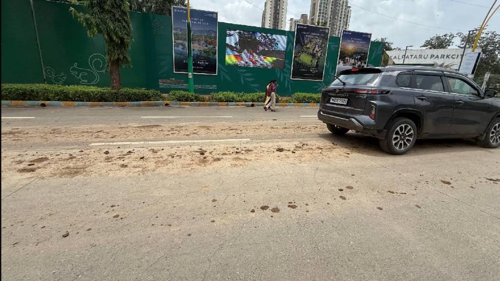 Mud on Thane's Kolshet Road... Fear of accidents due to vehicles slipping