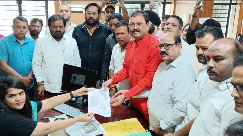 Shiv Sena Thackeray group question to the Municipal Corporation over potholes in Nashik