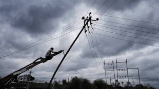 Power supply disrupted in Dhankavadi due to fallen pole pune print news