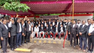 Protest led by Nashik Lawyers Association near the entrance of the District Court
