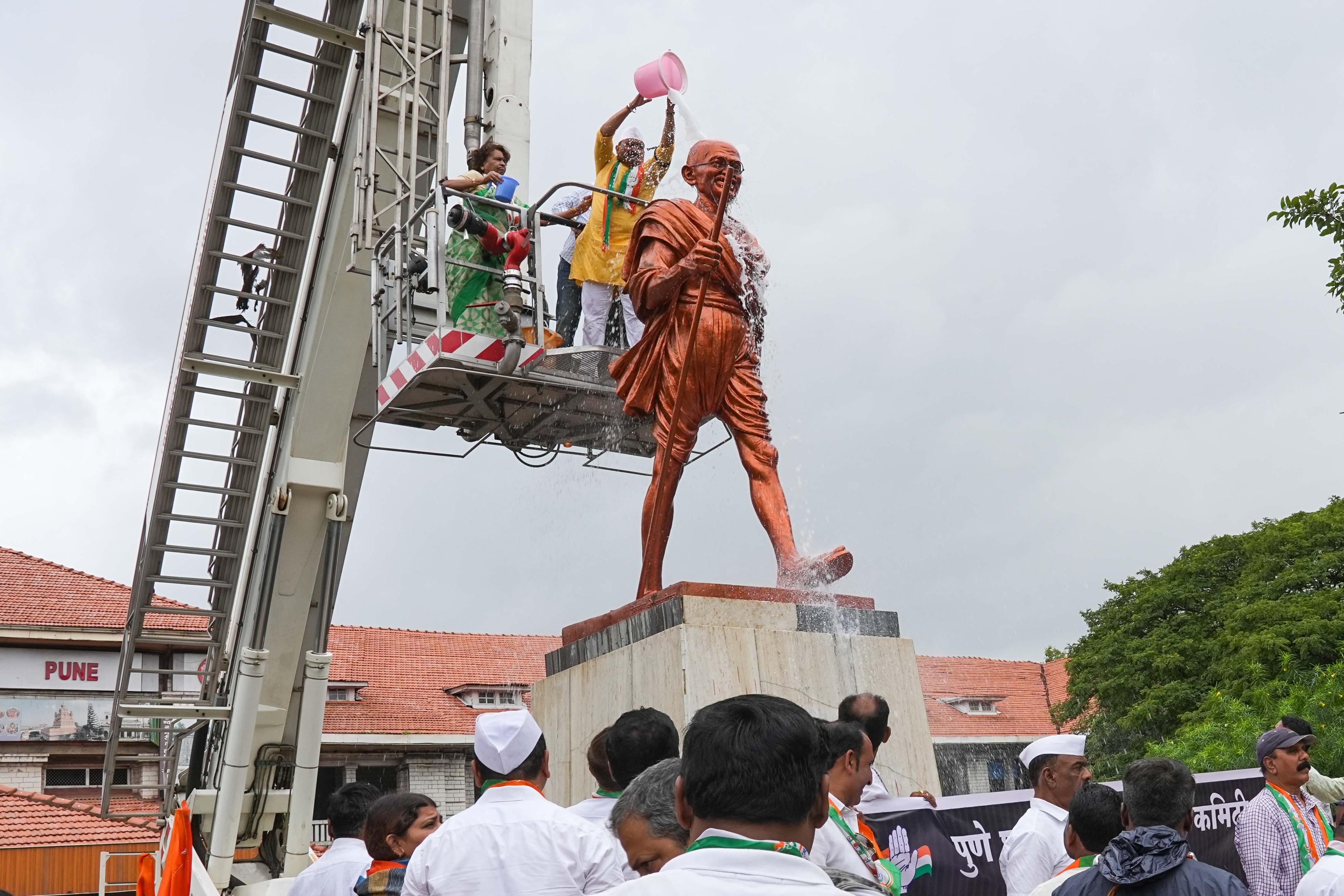 Pune city congress washed the Gandhi statue with milk at Pune railway station during a protest on Monday. A person identified as Suraj Shukla vandalized the statue on Sunday