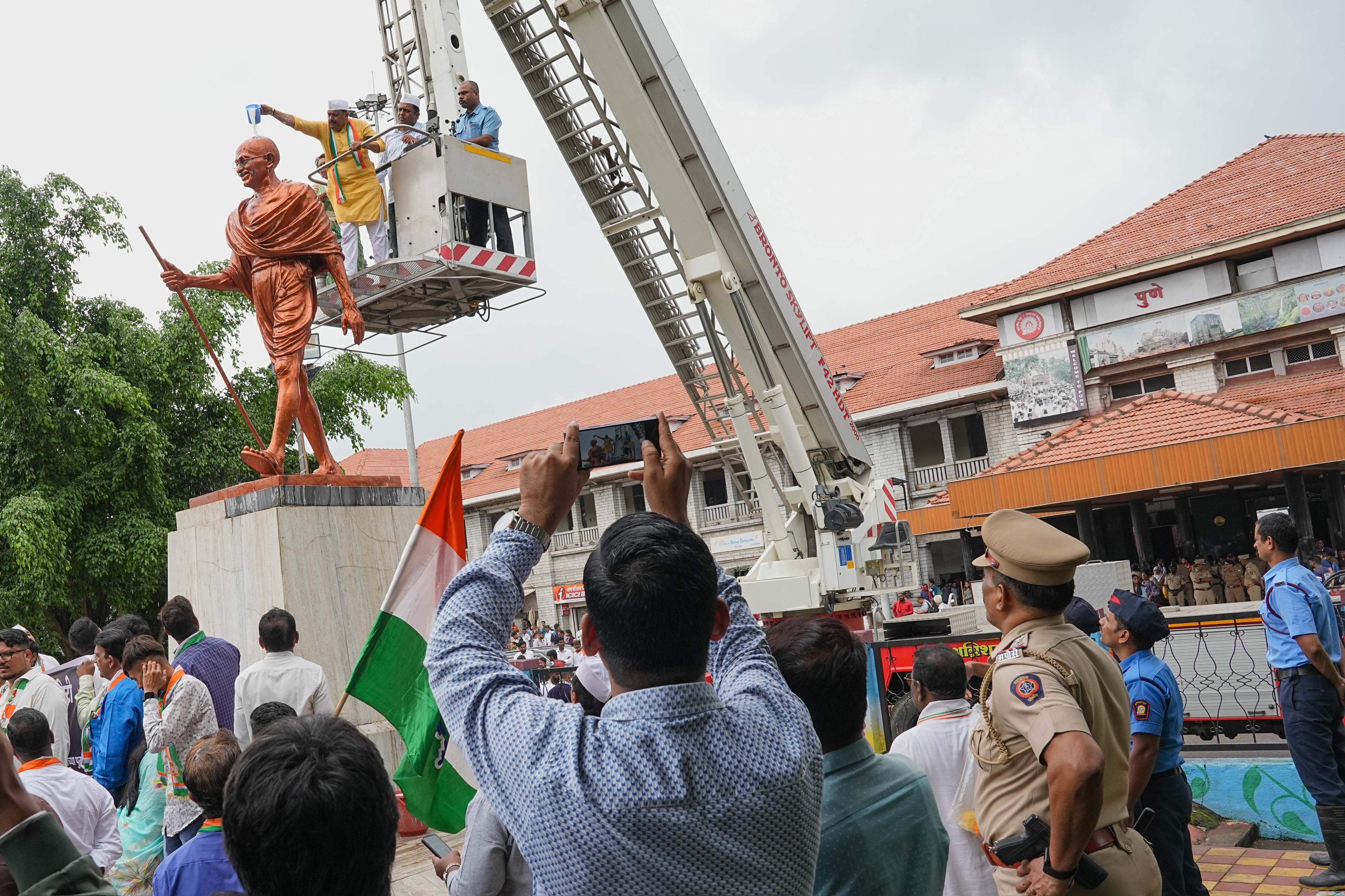 Pune city congress washed the Gandhi statue with milk at Pune railway station during a protest on Monday. A person identified as Suraj Shukla vandalized the statue on Sunday