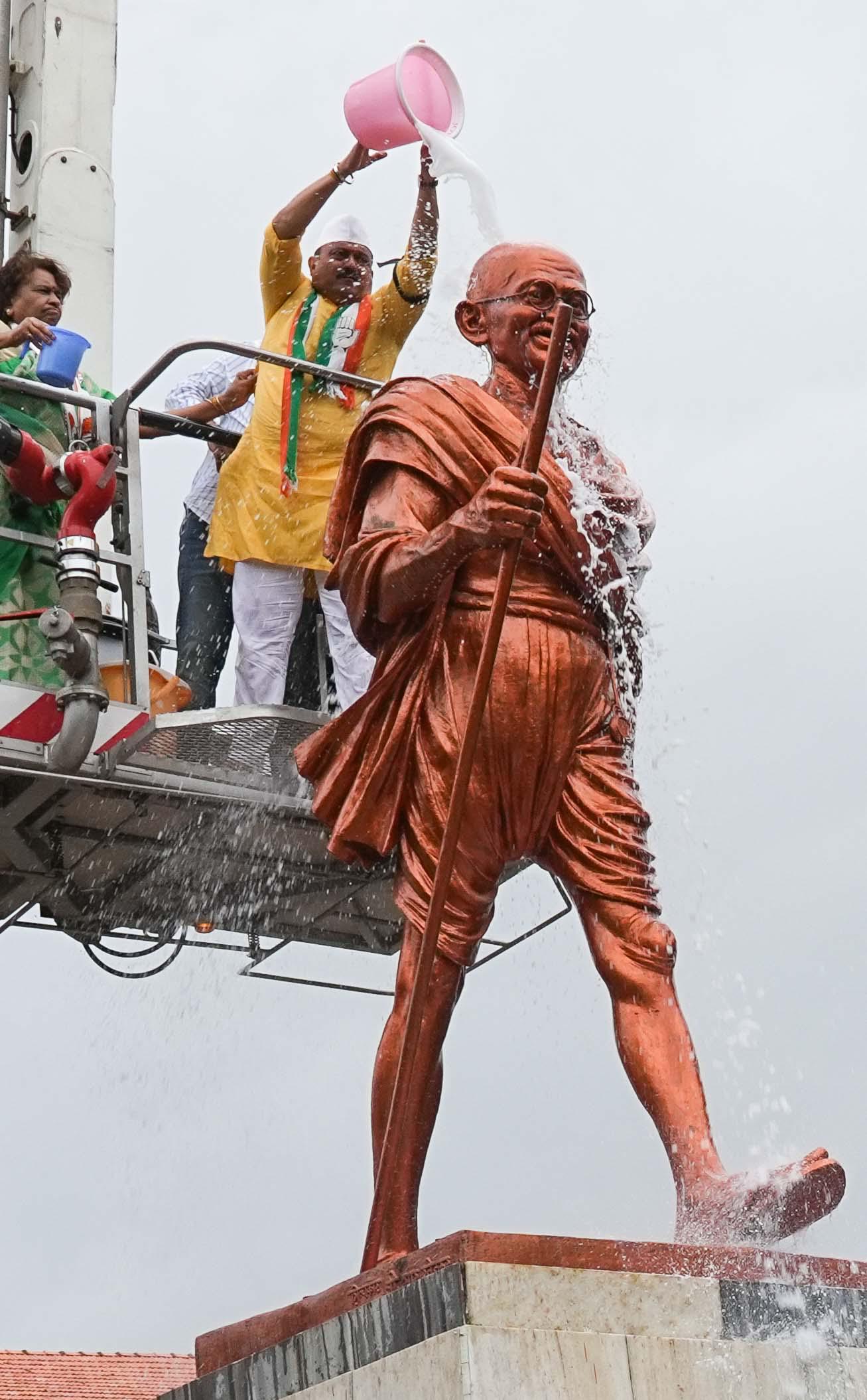 Pune city congress washed the Gandhi statue with milk at Pune railway station during a protest on Monday. A person identified as Suraj Shukla vandalized the statue on Sunday