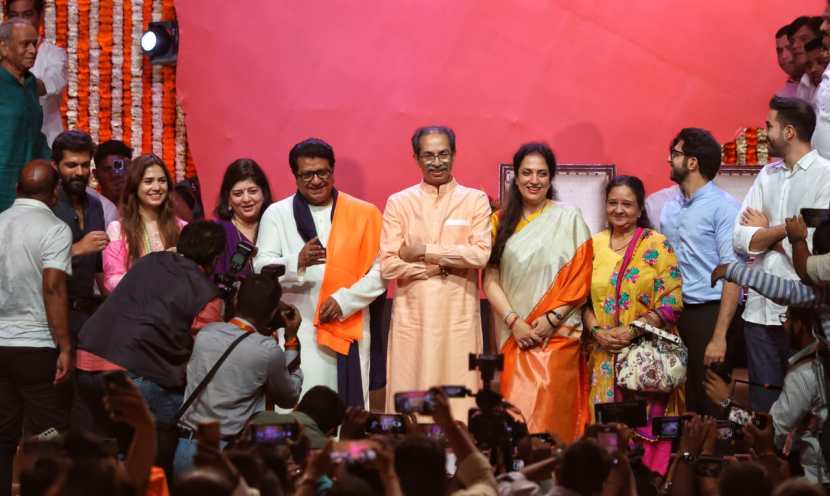 Raj Thackeray Uddhav Thackeray Vijayi Sabha Family Photos
