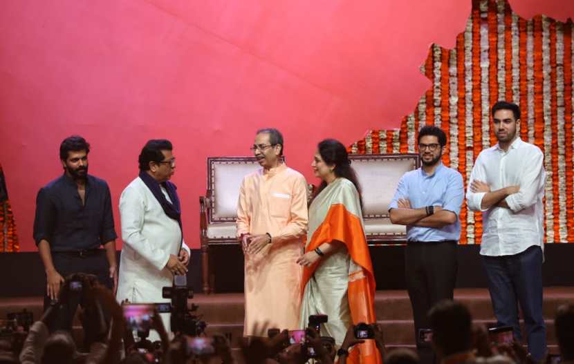 Raj Thackeray Uddhav Thackeray Vijayi Sabha Family Photos
