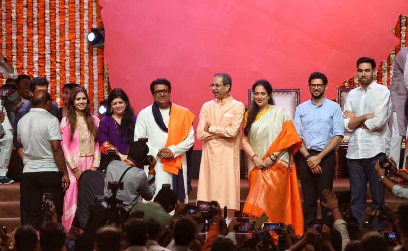 Raj Thackeray Uddhav Thackeray Vijayi Sabha Family Photos