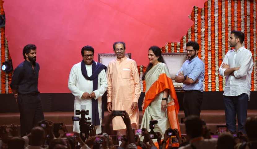 Raj Thackeray Uddhav Thackeray Vijayi Sabha Family Photos