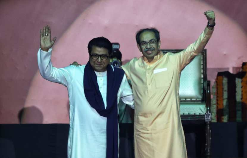 Raj Thackeray Uddhav Thackeray Vijayi Sabha Family Photos