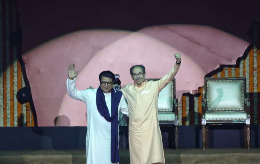 Raj Thackeray Uddhav Thackeray Vijayi Sabha Family Photos