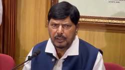 “एखादी भाषा येत नाही म्हणून त्रास देणं, धमकावणं…”, मनसे-ठाकरे गटाच्या आंदोलनांवर रामदास आठवलेंचा संताप