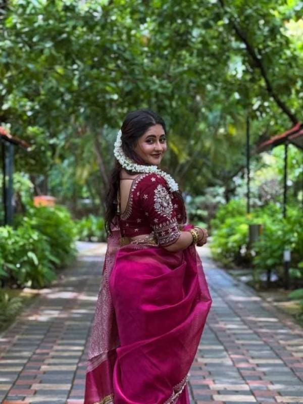 Rashmi desai in marathi saree look