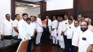 Shiv Sena Uddhav Thackerays district chief Ravindra Shinde joined BJP