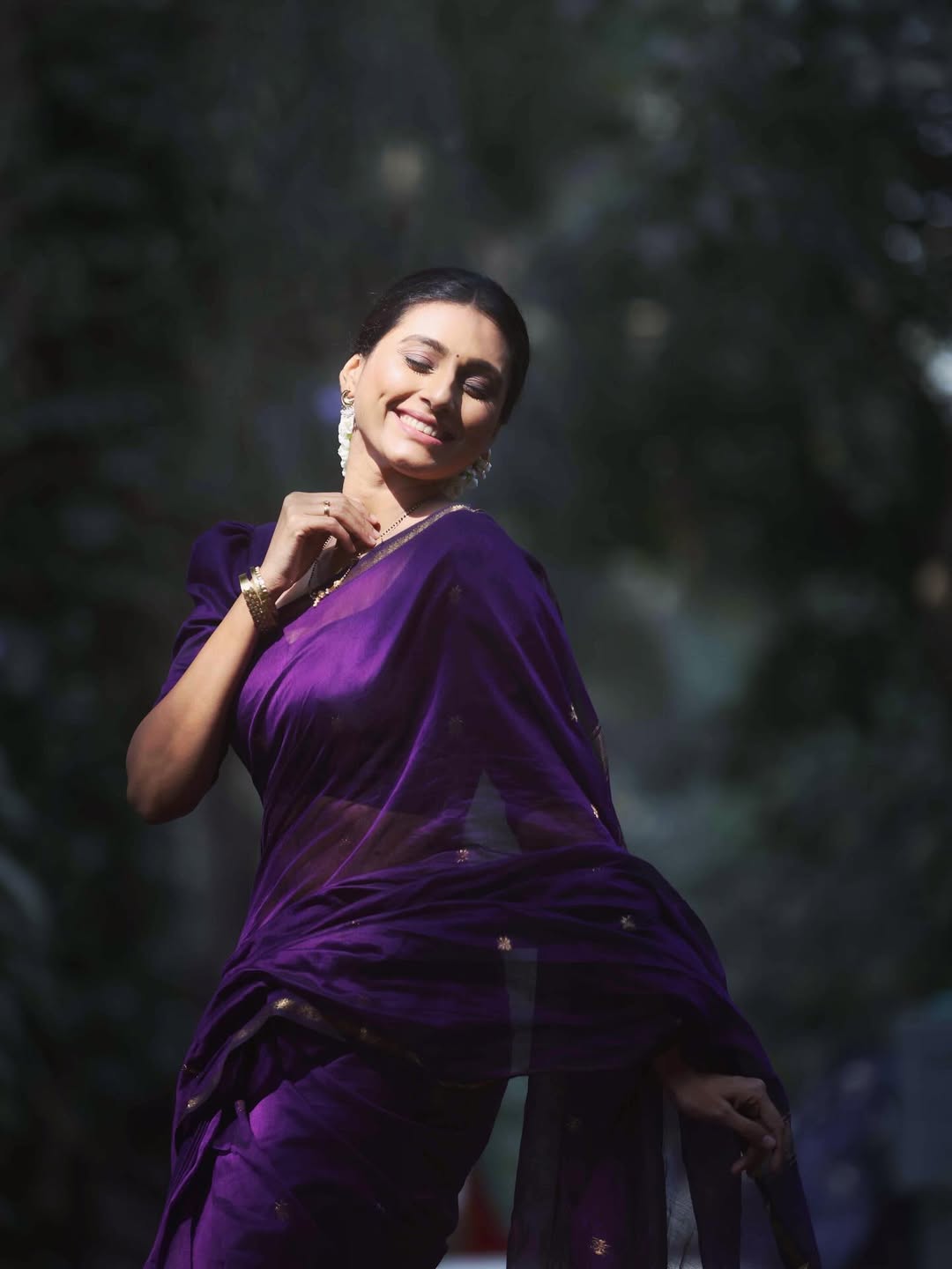 Reshma Shinde Purple Cotton Saree Look