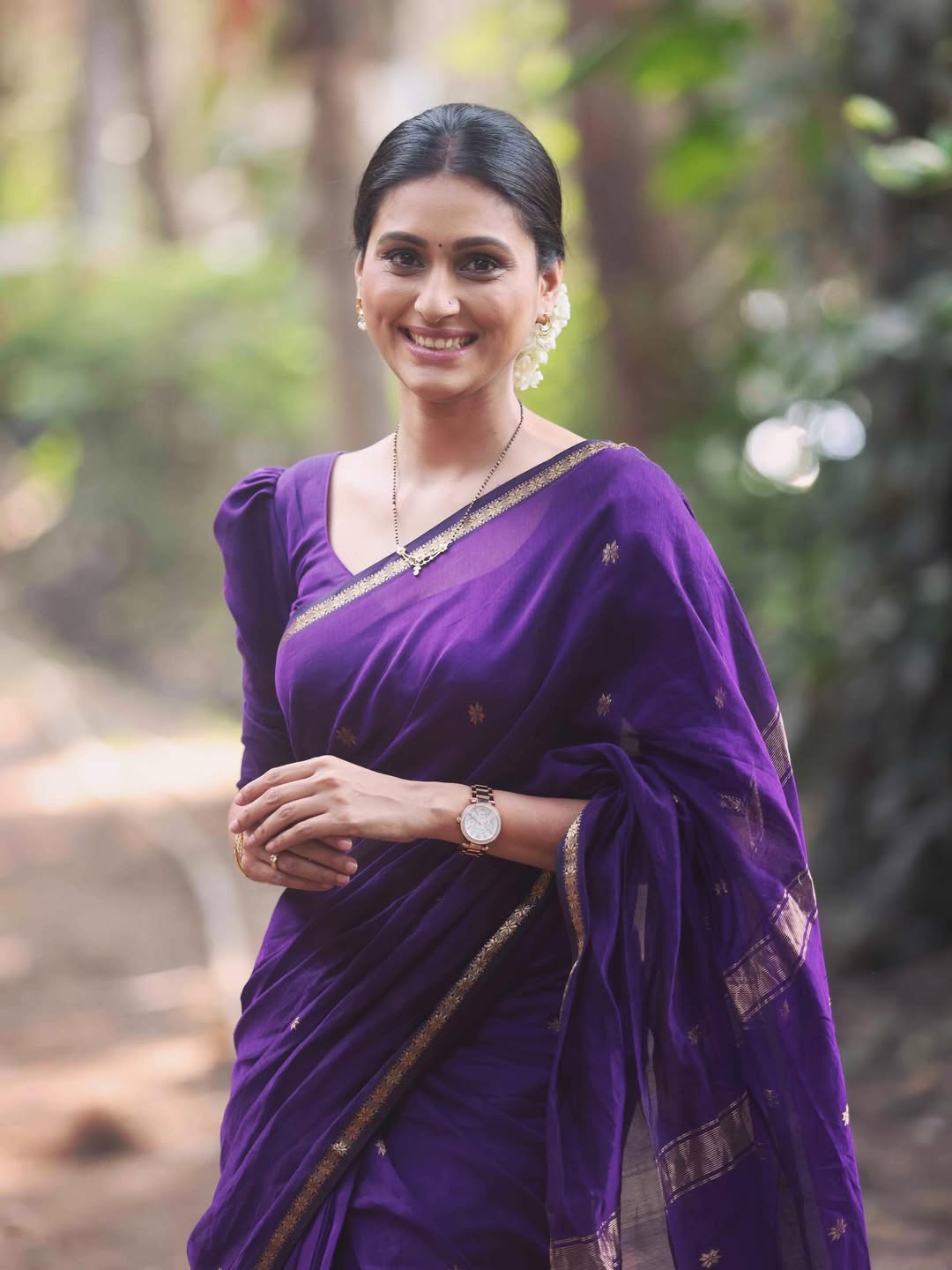 Reshma Shinde Purple Cotton Saree Look